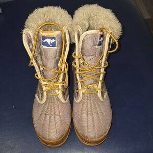 kangaROOS Women's Gray and Tan Winter Boots